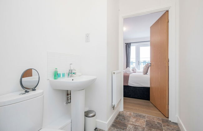 Impeccable 2-bed Apartment in Romford - Foto 19