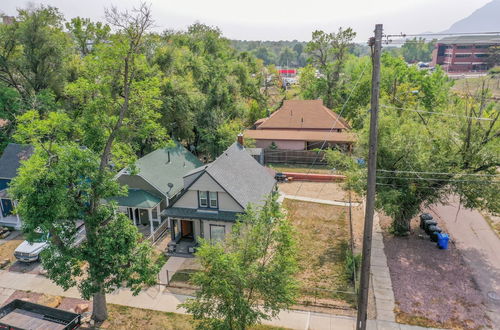 Photo 8 - 3BD Downtown Modern Victorian W/hot Tub, Park & Lake