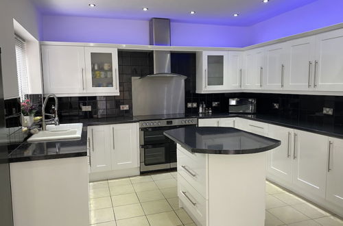 Photo 24 - Beautifully Presented 6 bed 5 & a Half Bath House