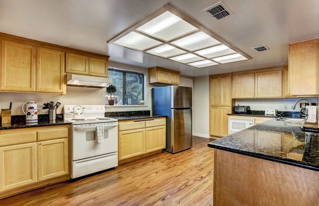 Paloma Place - 30+ Day Vacation Home - Photo 10