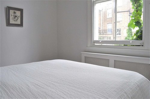 Photo 1 - Bright 1 Bedroom Flat Perfect for City Getaway