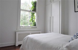 Photo 2 - Bright 1 Bedroom Flat Perfect for City Getaway