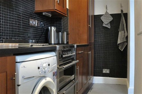 Photo 4 - Bright 1 Bedroom Flat Perfect for City Getaway