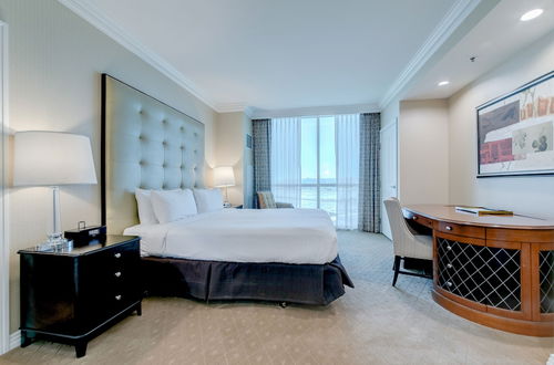 Photo 10 - StripViewSuites at Signature