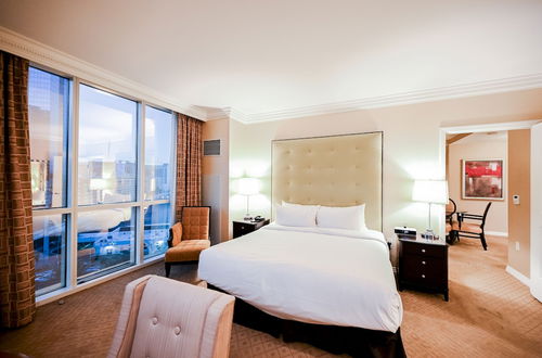 Photo 13 - StripViewSuites at Signature