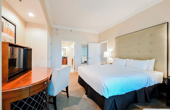StripViewSuites at Signature - Photo 36