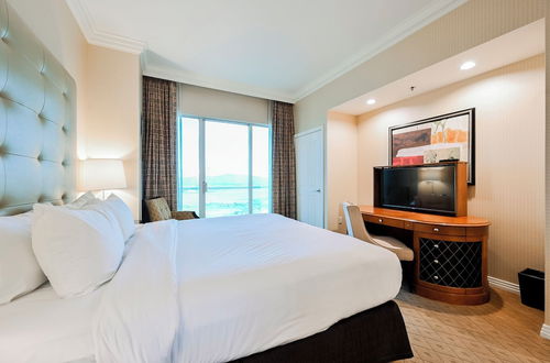 Photo 47 - StripViewSuites at Signature