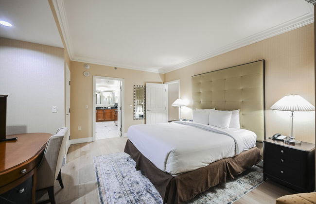 StripViewSuites at Signature - Photo 32
