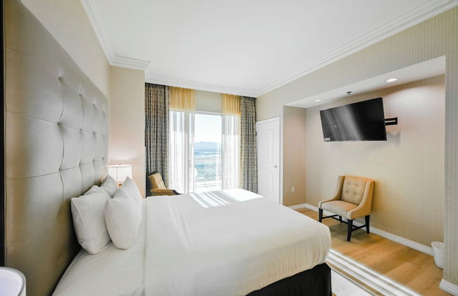 StripViewSuites at Signature - Photo 61