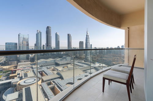 Foto 17 - SuperHost - Glamorous Apt with Terrace Overlooking Skyline I Address Dubai Mall