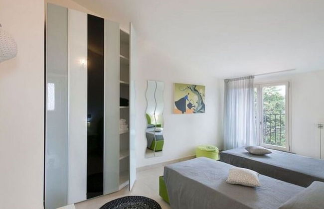 Spacious Villa With Pool - Photo 9