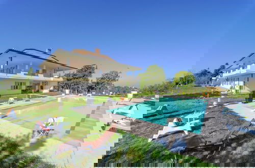 Foto 33 - Spacious Villa With Pool