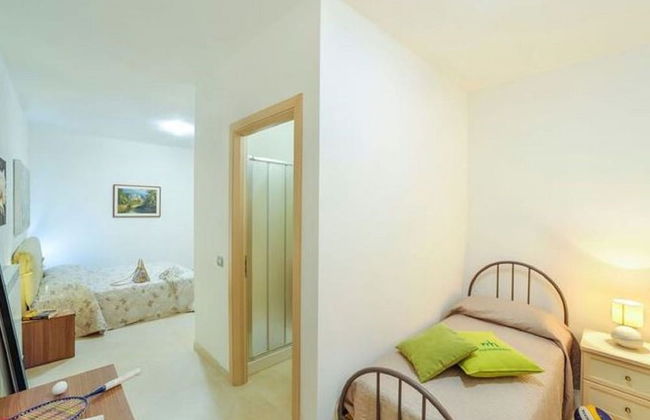 Spacious Villa With Pool - Photo 6