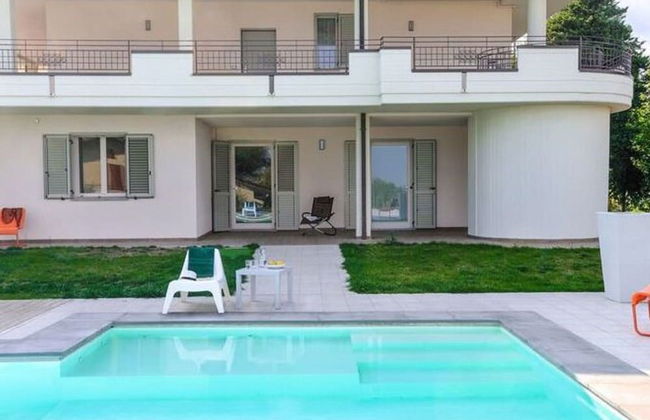 Spacious Villa With Pool - Photo 31