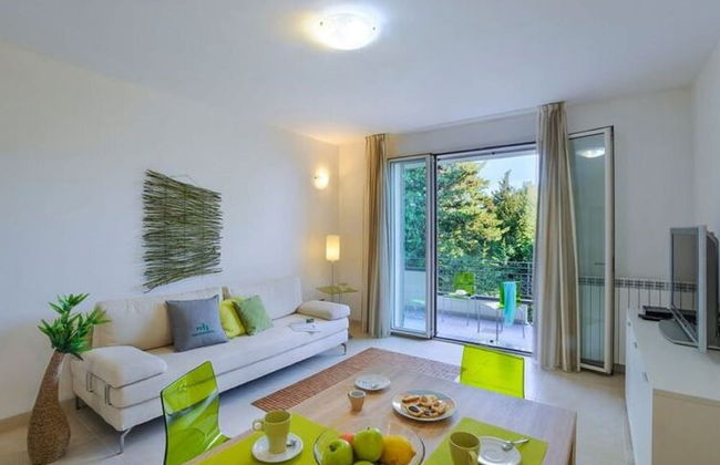 Spacious Villa With Pool - Photo 22