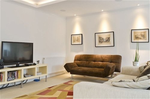 Photo 3 - Crieff Armoury Luxury Self Catering Apartment