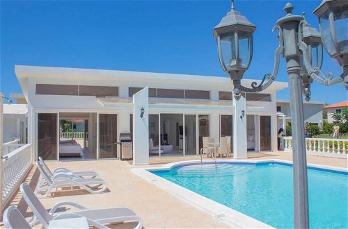 Foto 17 - Romantic two Bedroom Deluxe Villa With all Modern Conveniences