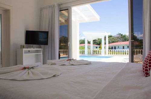 Foto 4 - Romantic two Bedroom Deluxe Villa With all Modern Conveniences