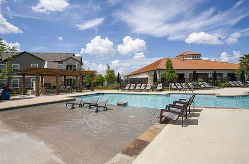 Photo 10 - Luxury Townhome Pool North Austin Evonify