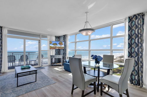 Foto 10 - Stunning Condo with Wall-to-Wall Windows Overlooking Ocean