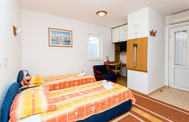 Apartments Miramare & Campara - Photo 24