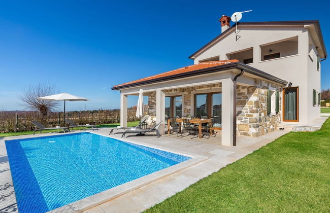 Gorgeous Villa With Pool and Terrace Surrounded by Nature - Foto 1