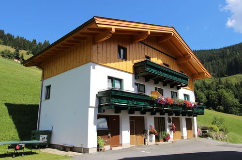 Foto 15 - Cozy Holiday Home on Slopes in Maria Alm