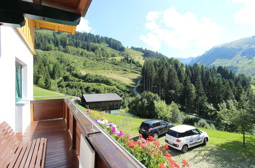 Foto 11 - Cozy Holiday Home on Slopes in Maria Alm