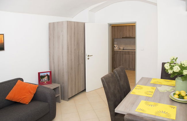 Limes Apartments - Photo 2