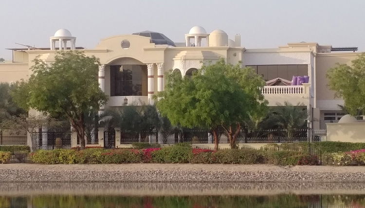 Photo 1 - Emirates Hills Lake View Villa