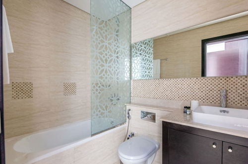 Photo 2 - Regal & Modern 2BR With Study in Downtown Dubai - Sleeps 5