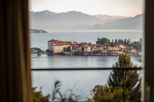 Photo 7 - Sana Luxury Apartment in Stresa With Lake View