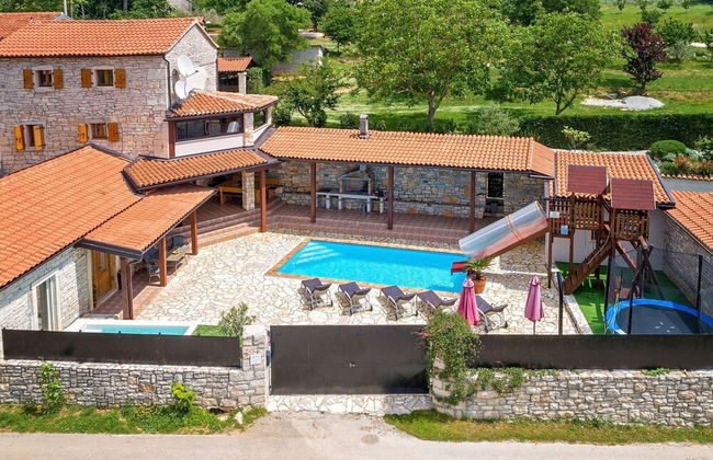 Perfect for Children, Garden With Pool, Playground and Walk in Whirlpool - Foto 39