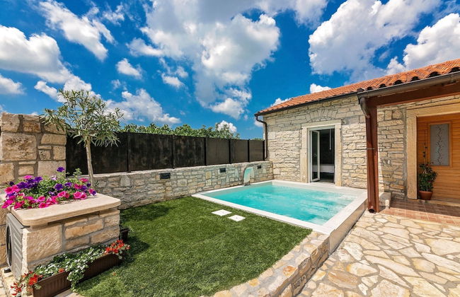 Perfect for Children, Garden With Pool, Playground and Walk in Whirlpool - Foto 35