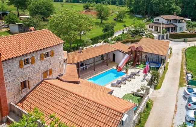 Perfect for Children, Garden With Pool, Playground and Walk in Whirlpool - Foto 40
