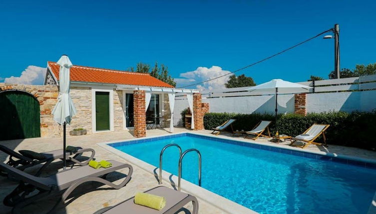 Foto 1 - Charming Villa With Private Pool and Nice Covered Terrace, 3 Rooms and Bathrooms