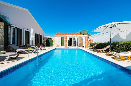 Foto 26 - Charming Villa With Private Pool and Nice Covered Terrace, 3 Rooms and Bathrooms