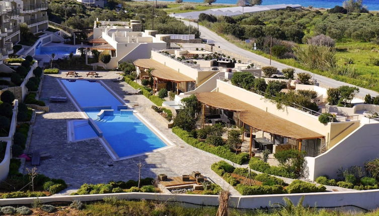 Photo 1 - Elegant, Modern With Shared Swimming Pools