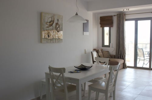 Foto 8 - Immaculate 2-bed Apartment in Makrygialos