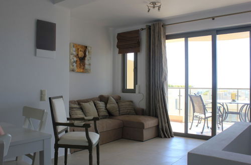 Foto 12 - Immaculate 2-bed Apartment in Makrygialos