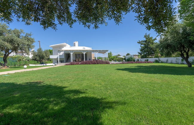 Casa Bianca Villa With Private Pool - Photo 16