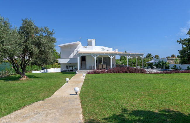 Casa Bianca Villa With Private Pool - Photo 17