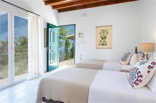 Photo 5 - 3 Bedroom Peaceful Villa With Sea Views & Pool
