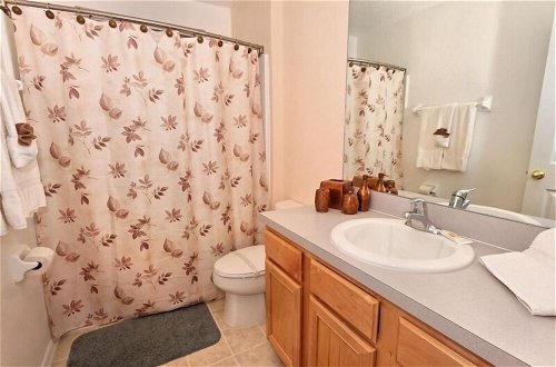Photo 15 - Great Only 8 Miles To Disney! 4 Bedroom Villa by Redawning