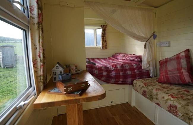 Showman's Hut @ Westcote - Photo 3