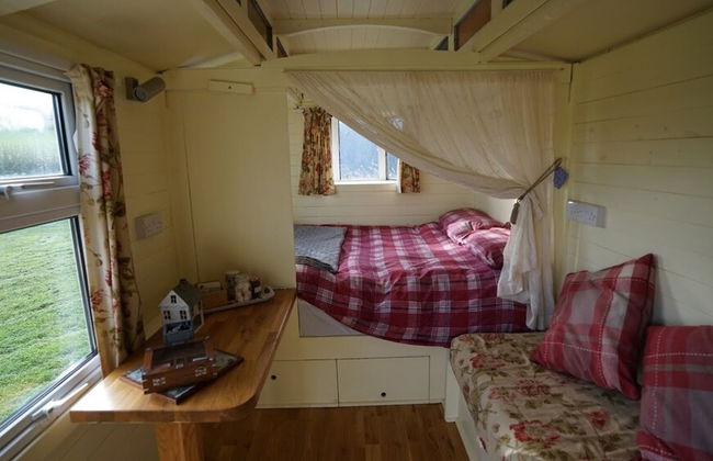Showman's Hut @ Westcote - Photo 16