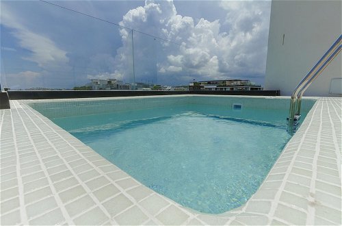 Photo 25 - Entire Modern Apartment 2 min Walk to the Beach Private Rooftop Pool