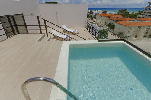 Photo 42 - Entire Modern Apartment 2 min Walk to the Beach Private Rooftop Pool