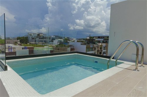 Foto 41 - Entire Modern Apartment 2 min Walk to the Beach Private Rooftop Pool