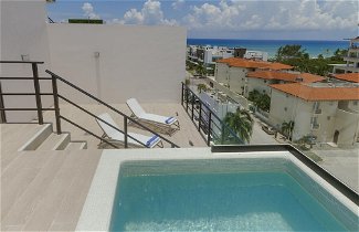 Photo 2 - Entire Modern Apartment 2 min Walk to the Beach Private Rooftop Pool